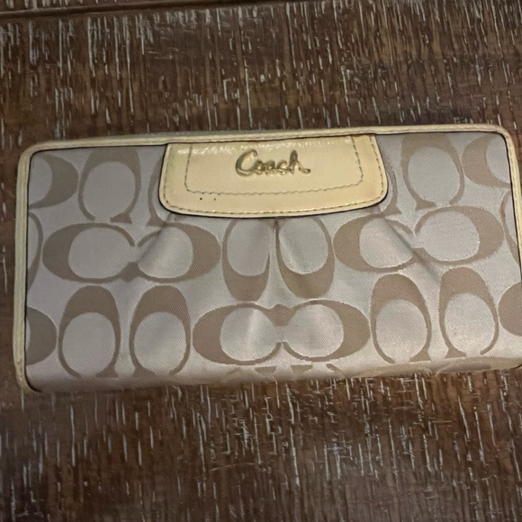 Coach Handbags - Coach zip wallet